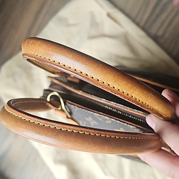 Ellipse Louis Vuitton Bag - Picture 10 of 14